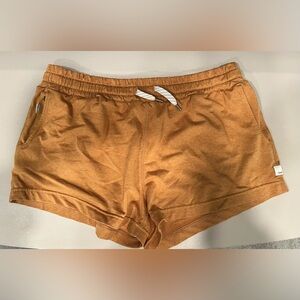 Vuori Halo Performance Shorts - Flax